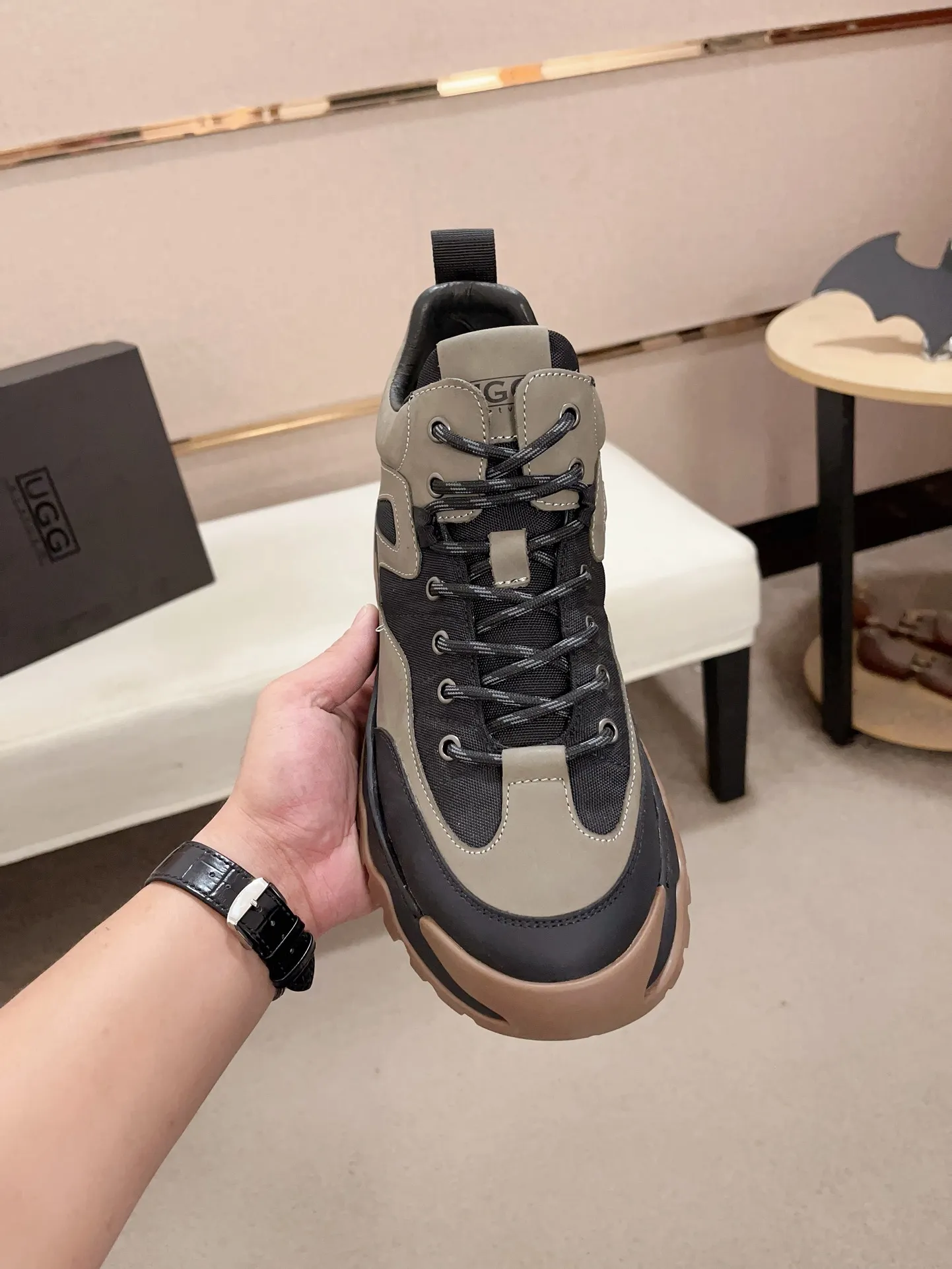 Factory Price: 360 Men's Men's Shoes💰North American Men's Shoes Ugg ☃️In the special sale of new high-quality men's shoes snow boots in autumn and winter, the nemesis of extreme cold weather! Made of cowhide leather, merino wool lining, and original outsole, whether driving, outdoor or daily wear, there is always one that suits you! Code number 39-44